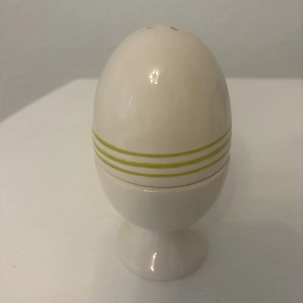 Williams Sonoma Easter Egg Salt & Pepper Shakers